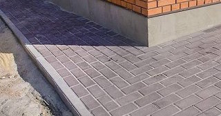 Укладка плитки на отмостку: Цена от 814 руб. в Великом Устюге от ТротуарнаяПлитка