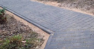 Укладка тротуарной плитки на основание в Великом Устюге в октябре