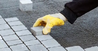 Укладка тротуарной плитки 50 на 50 в Великом Устюге в октябре