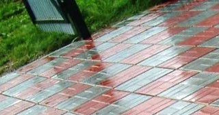 Профессиональная укладка цементной тротуарной плитки в Великом Устюге в октябре