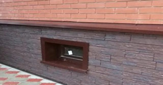Облицовка цоколя панелями под камень в Великом Устюге в октябре