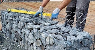 Устройство подпорной стенки из габионов в Великом Устюге в октябре